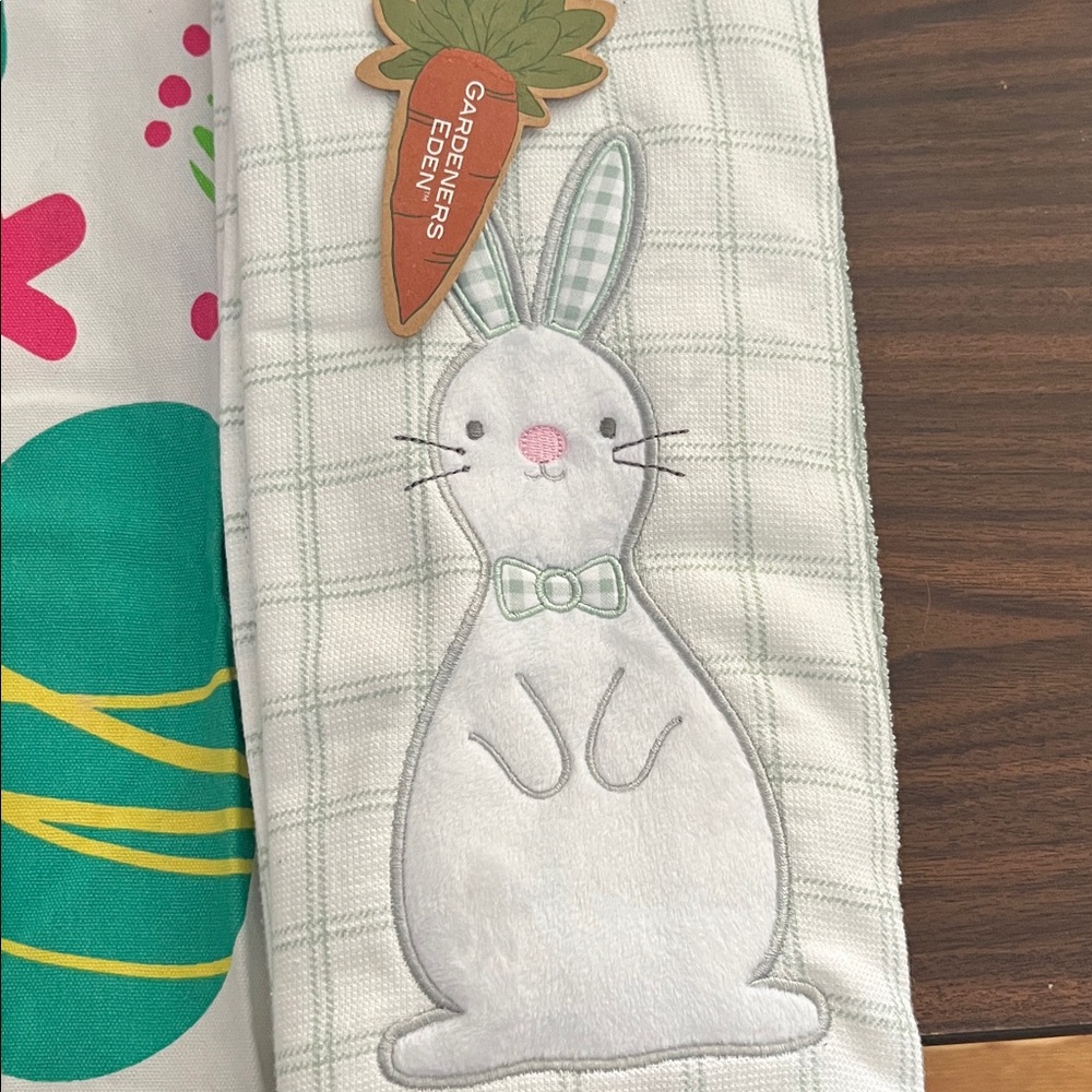 Easter Bunny & Carrot Kitchen Towels - Green, White, Pink Bundle of 11 towels - Picture 4 of 9